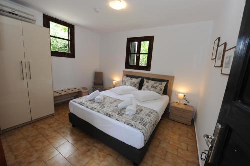 Gallery image of Camping & Bungalows Castle View in Mystras