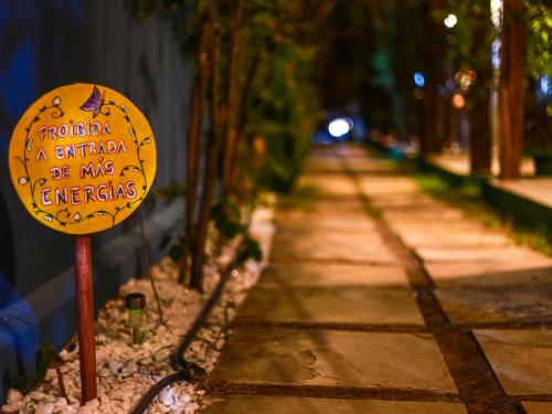 a sign is on the side of a sidewalk at Villas de Tibau in Pipa