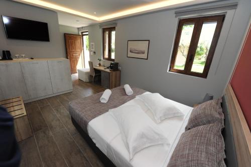 Gallery image of Camping & Bungalows Castle View in Mystras