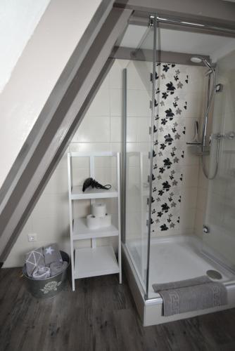 a bathroom with a shower with bats on the wall at Ferienhaus Giebelei in Medebach