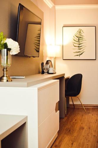 a room with a desk with a mirror and a chair at Bisinii Boutique Hotel in Ciudad del Este
