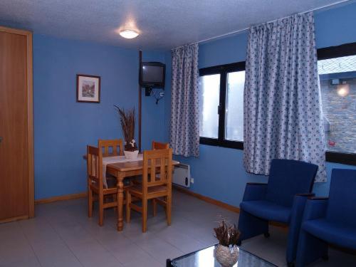  Apartaments Crest Pas -  Room  picture :   Bath    TV    Kitchenette                       