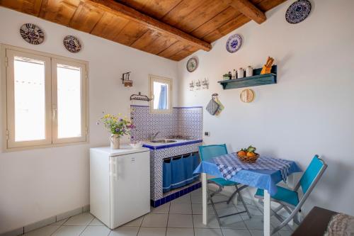 Il terrazzino Holiday Homeにあるキッチンまたは簡易キッチン