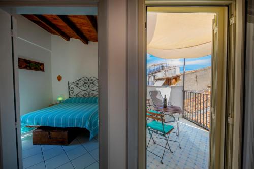 a bedroom with a bed and a balcony at Il terrazzino Holiday Home in Cefalù