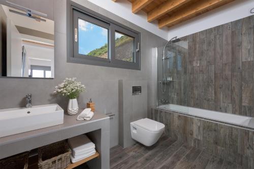 Koupelna v ubytování Kathisma Bay Villas - Luxury Villas - Villa Helios