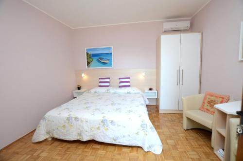 Postel nebo postele na pokoji v ubytování Apartments Ederina