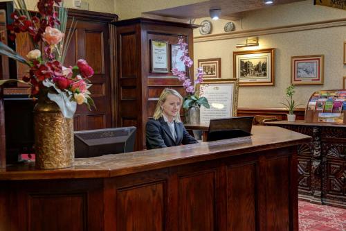 Επισκέπτες που μένουν στο The George Hotel