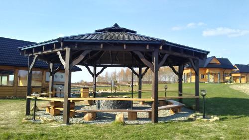 a gazebo with a picnic table in a park at Solankowe Zacisze in Baryczka