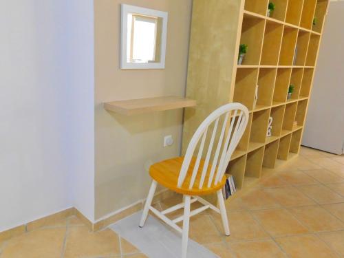 a chair sitting in front of a book shelf at Elizabeth Suites in Kato Daratso