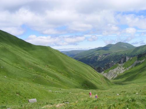 Un paisaje natural cerca del chalet de montaña
