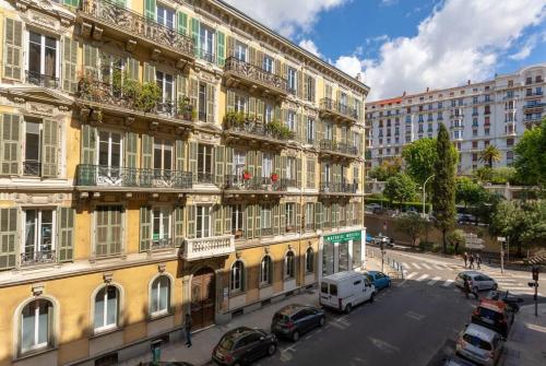 NOTRE DAME - Huge sunny modern 2BR flat - Terrace