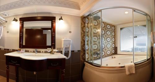 Un baño de Sultanahmet Palace Hotel