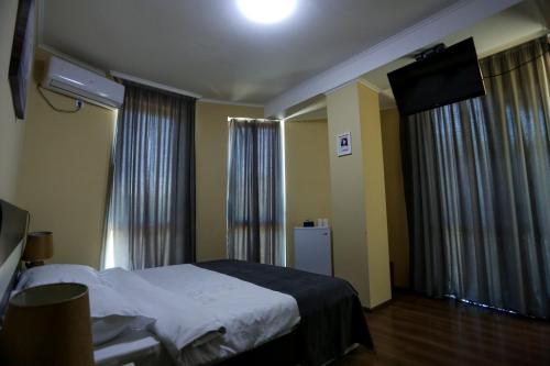 Postel nebo postele na pokoji v ubytování Gelati Tower