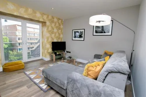 Rowan Tree - Your Apartment photo 29