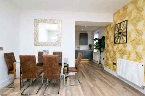 Rowan Tree - Your Apartment photo 31