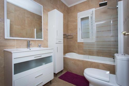 Kúpeľňa v ubytovaní CH Villa Costablanca Ciudad Quesada