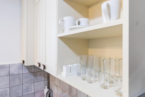 Příslušenství pro přípravu čaje a kávy v ubytování Centre Apartment Old Tbilisi