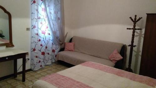 Ένα ή περισσότερα κρεβάτια σε δωμάτιο στο La Casa di Nonna