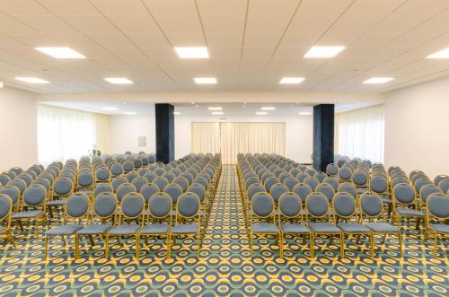 Οι επιχειρηματικές εγκαταστάσεις ή/και οι αίθουσες συνεδριάσεων στο Hotel 13 de Julio