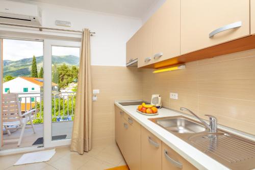 Kuchyň nebo kuchyňský kout v ubytování Apartments Vesna