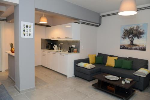 Olive Tree Deluxe Apt under Acropolis