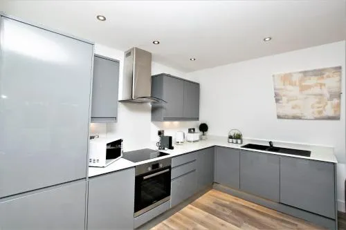 Rowan Tree - Your Apartment photo 9