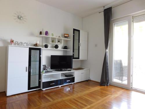 Rose Garden Apartment