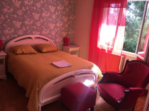 Tempat tidur dalam kamar di Le paradis de la Provence