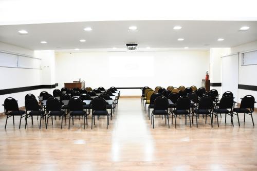 Οι επιχειρηματικές εγκαταστάσεις ή/και οι αίθουσες συνεδριάσεων στο Hotel Bahamas