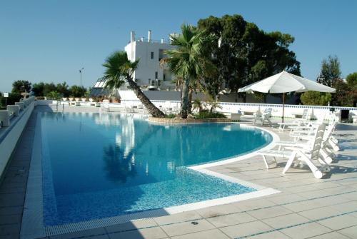 Bazén v ubytování Hyencos Hotel Calos nebo v jeho okolí