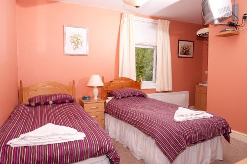 Holbrook Bed and Breakfast tesisinde bir odada yatak veya yataklar