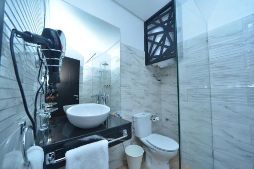 A bathroom at Le 135 appart hotel