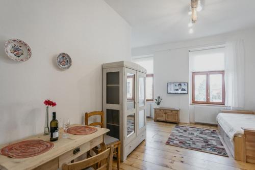 Μια τηλεόραση ή/και κέντρο ψυχαγωγίας στο Apartmán 3, Suvorovova 158