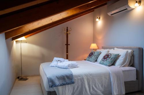 a bedroom with a bed with towels on it at Villa Castelletto heated pool jacuzzi in Kipseli