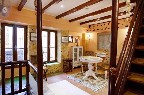 Sali Chelidonaki boutique suite