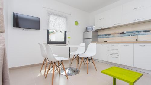 Η κουζίνα ή μικρή κουζίνα στο Apartmani Memories I