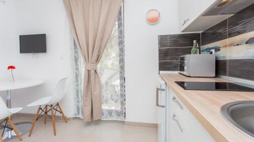 Η κουζίνα ή μικρή κουζίνα στο Apartmani Memories I