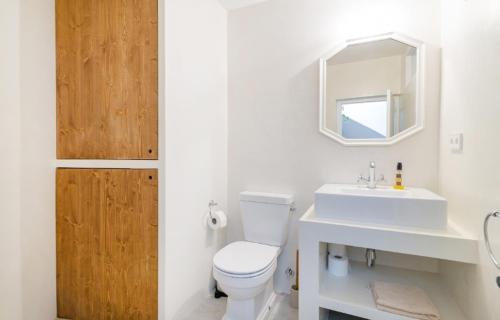 a bathroom with a toilet and a sink and a mirror at Casa Rei in Peratallada