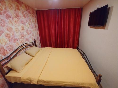 سرير أو أسرّة في غرفة في Московское шоссе 171
