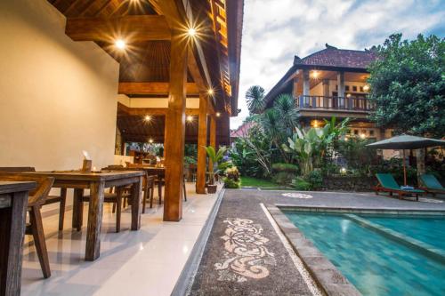 Bazén v ubytování Adi Jaya Cottages Ubud Suites by EPS - CHSE Certified nebo v jeho okolí