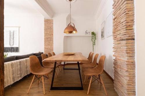 a dining room with a wooden table and chairs at Piso centro Logroño. En calle Laurel in Logroño