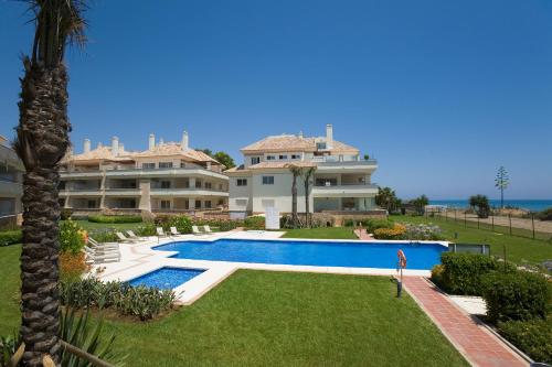 Appt 401-3-Bed-Heaven Beach-Paseo-All year heated pool-Free Bikes
