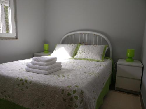 Casa da Moleira tesisinde bir odada yatak veya yataklar