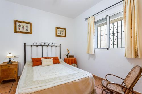 A bed or beds in a room at Cortijo Torrox Escape