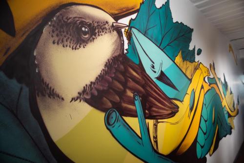 a bird painted on the side of a wall at Hotel Winebox Valparaiso in Valparaíso