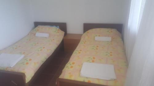 two twin beds in a small room with at Darinka in Ulcinj