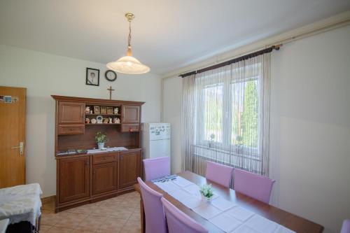 Kuchyň nebo kuchyňský kout v ubytování House Marijana