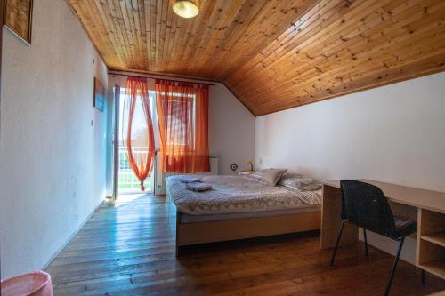 Postel nebo postele na pokoji v ubytování House Marijana