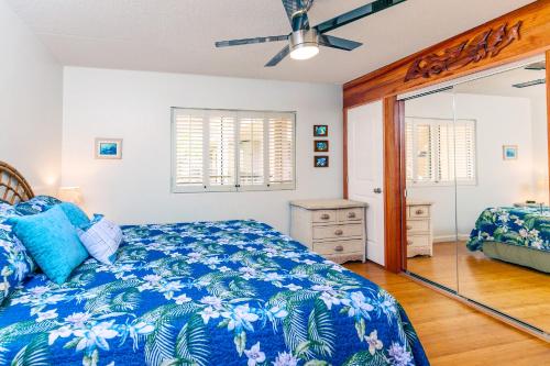 a bedroom with a bed and a mirror at Beautiful 1BR Condo in the Kihei Ali'i Kai, South Kihei, Wifi and Parking in Kihei