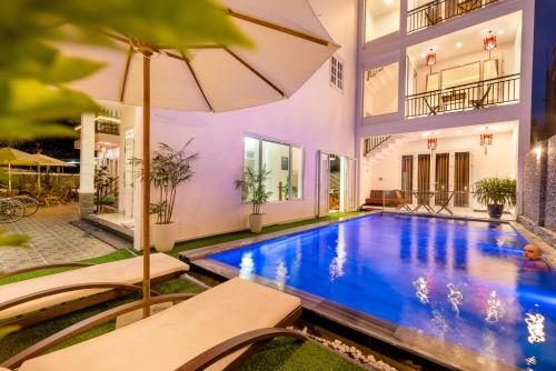 a swimming pool in the middle of a house at Horizon Homestay Hoi An in Hoi An
